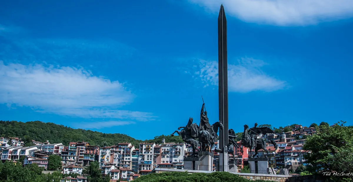 10 Best Asenevtsi Monument Photo Spots in Veliko Târnovo
